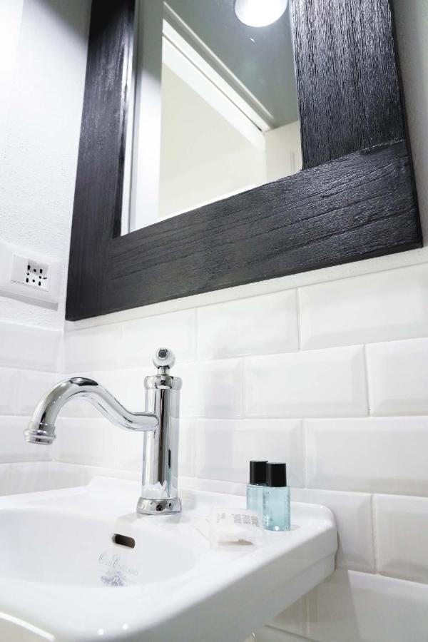 Art Apartment Black & White Suite Флоренция Экстерьер фото