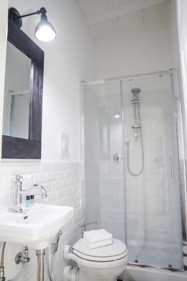 Art Apartment Black & White Suite Флоренция Экстерьер фото