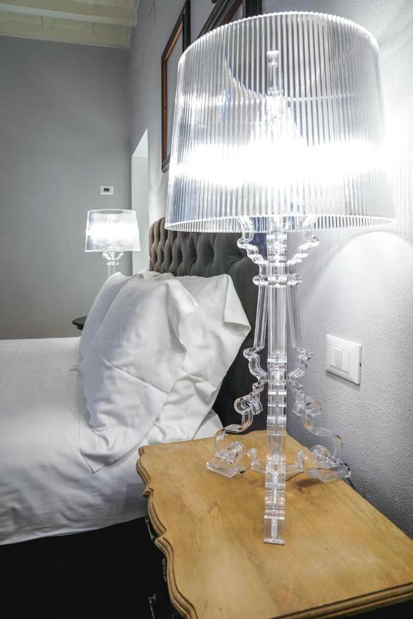 Art Apartment Black & White Suite Флоренция Экстерьер фото