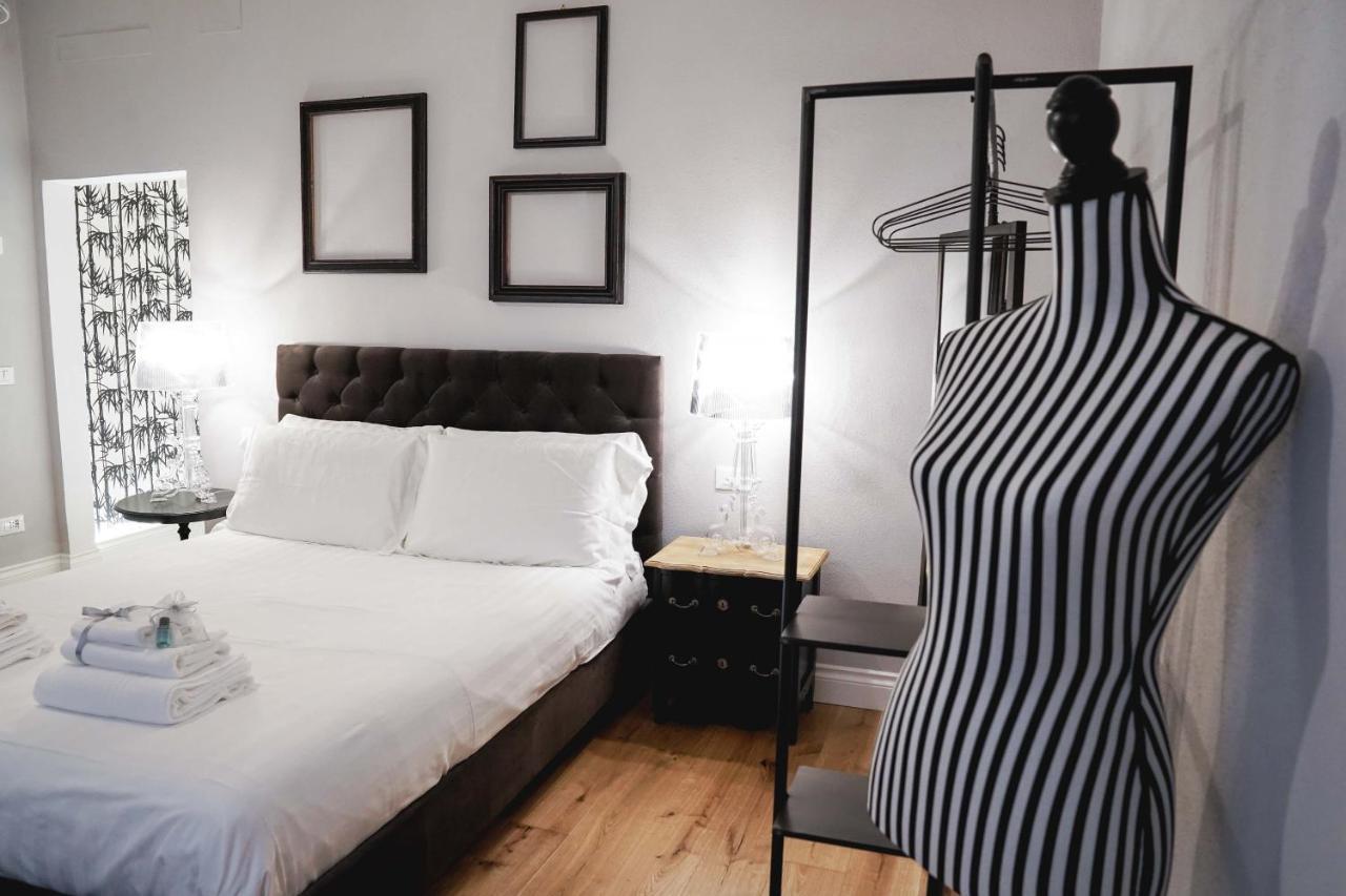 Art Apartment Black & White Suite Флоренция Экстерьер фото