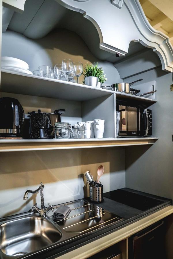 Art Apartment Black & White Suite Флоренция Экстерьер фото