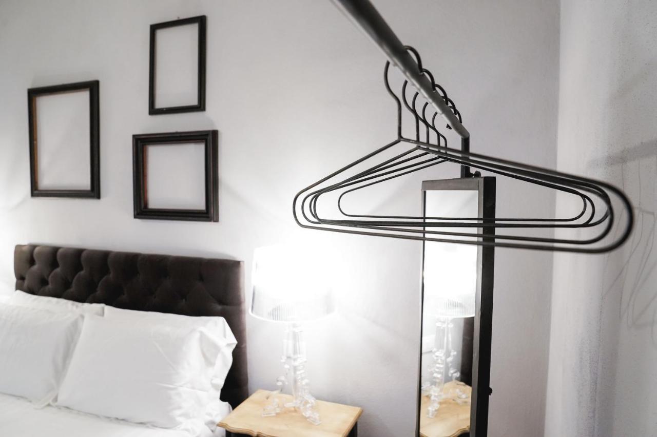 Art Apartment Black & White Suite Флоренция Экстерьер фото