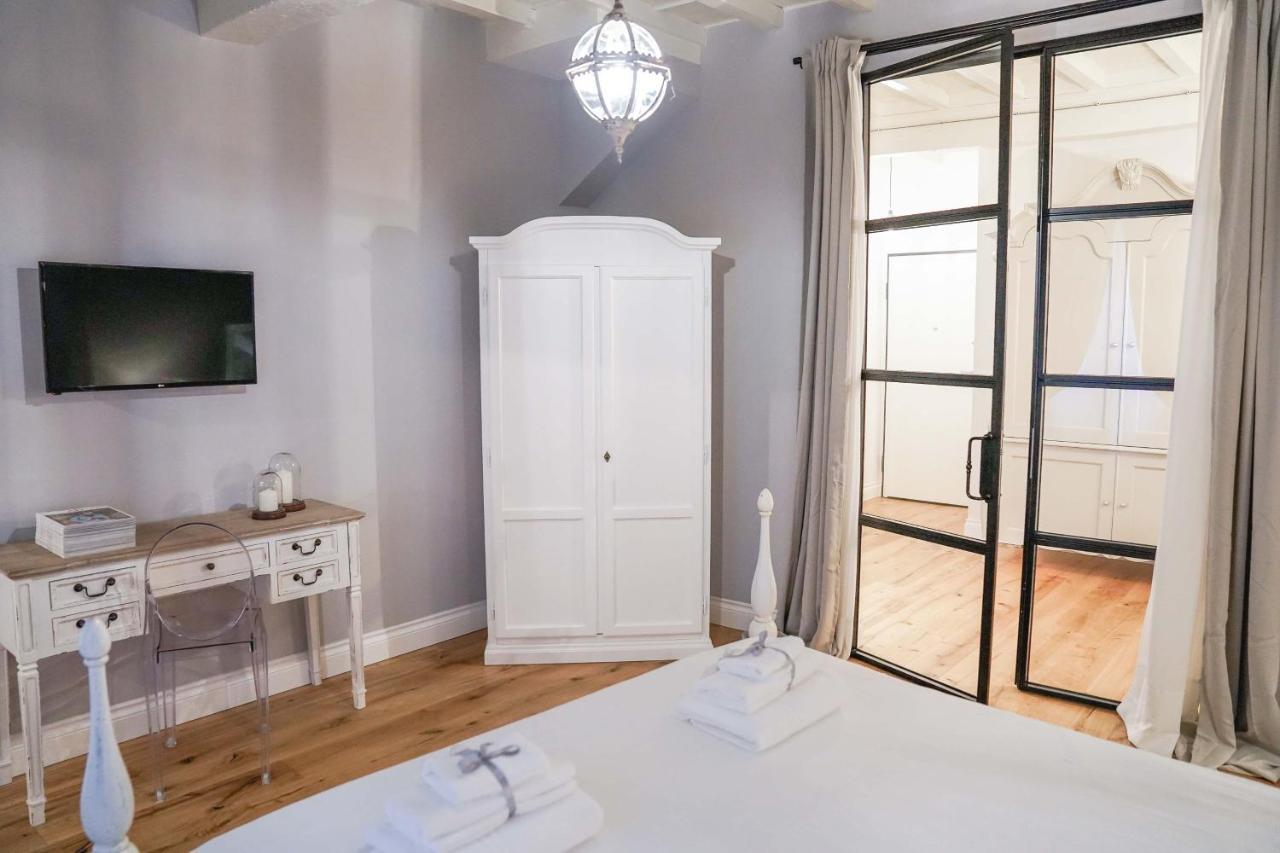Art Apartment Black & White Suite Флоренция Экстерьер фото