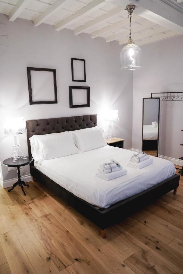 Art Apartment Black & White Suite Флоренция Экстерьер фото